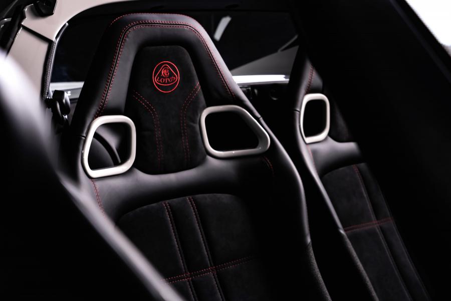 Детали интерьера Lotus Elise Sport 220 2015 года  (фото 14 из 21)